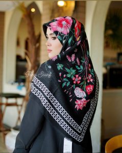 روسری سیا اسکارف مشکی گلدار